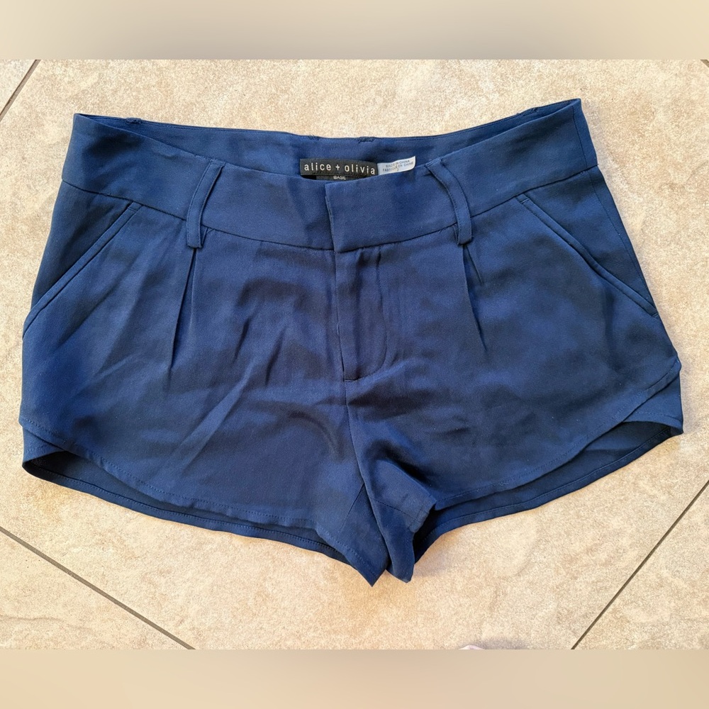 Alice + Olivia Navy Blue Silk Shorts Size 2 Like New